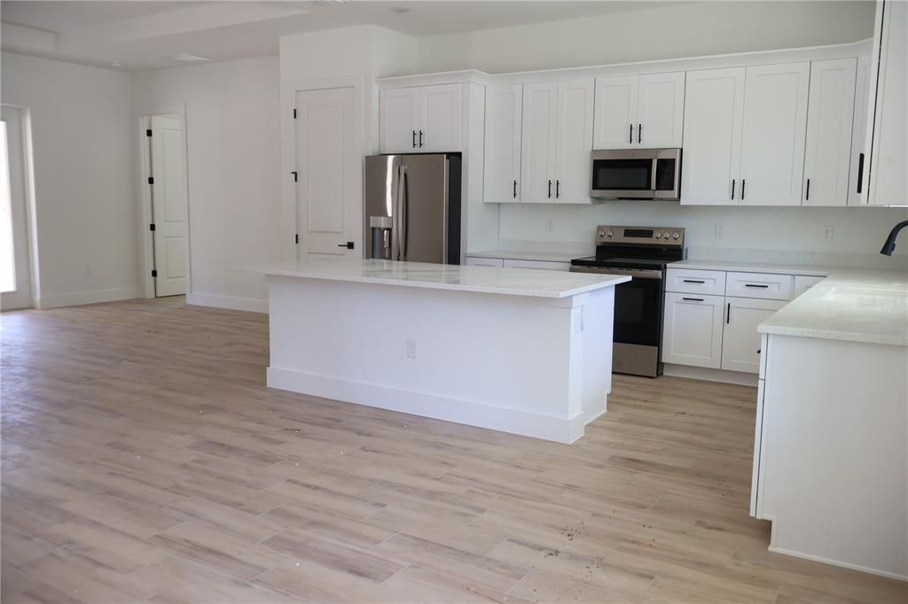 Active With Contract: $515,000 (3 beds, 2 baths, 1834 Square Feet)