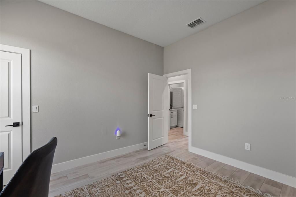 Active With Contract: $515,000 (3 beds, 2 baths, 1834 Square Feet)