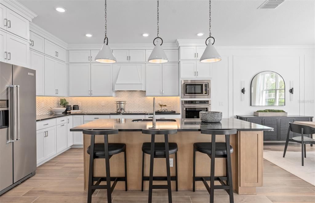 Activo con contrato: $949,990 (5 camas, 4 baños, 3777 Pies cuadrados)