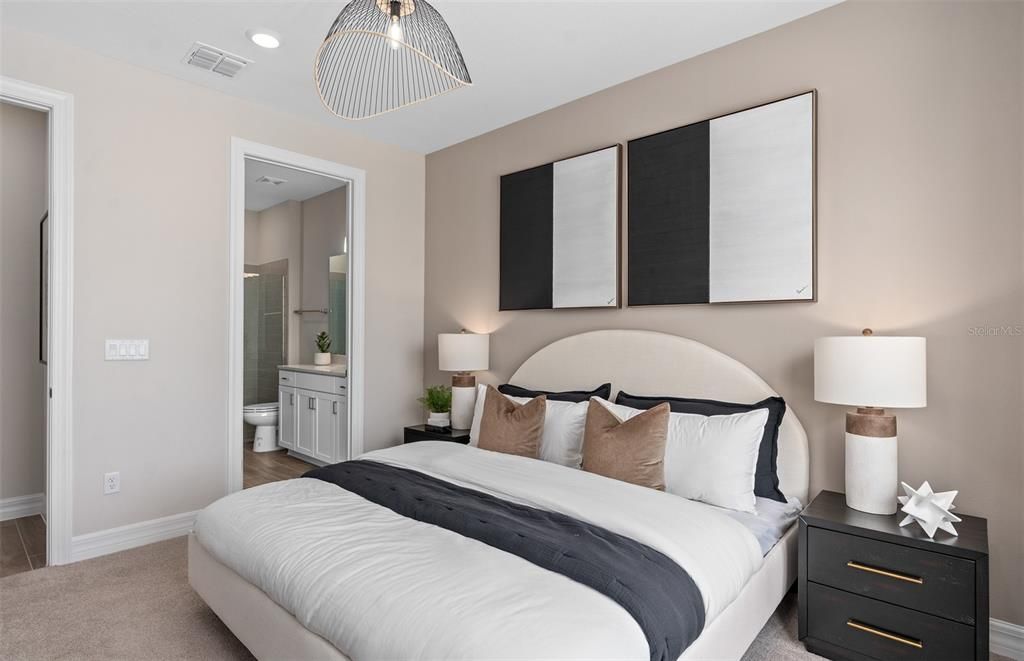 Activo con contrato: $949,990 (5 camas, 4 baños, 3777 Pies cuadrados)