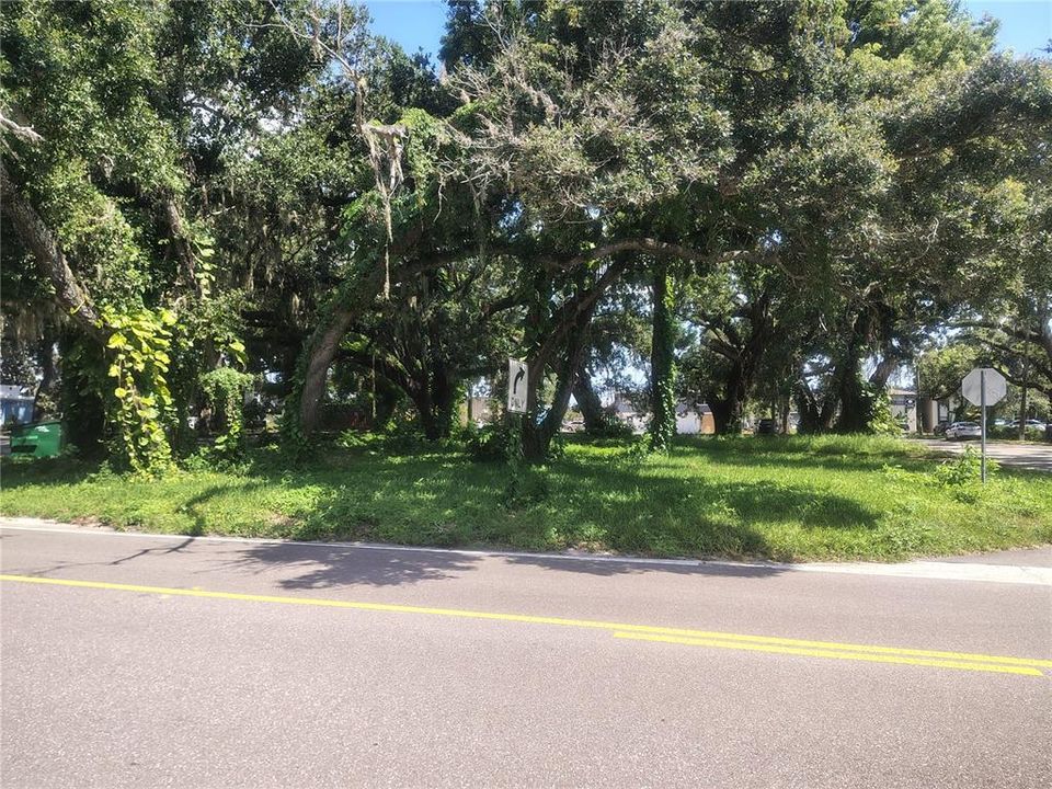 На продажу: $224,900 (0.35 acres)