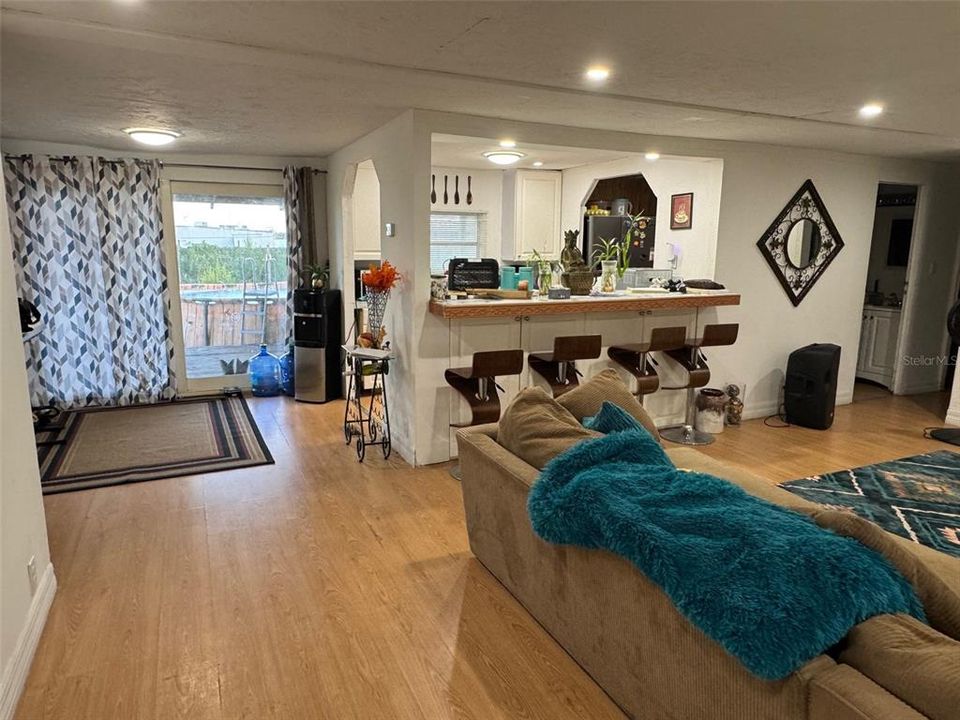 For Sale: $430,000 (3 beds, 2 baths, 1127 Square Feet)