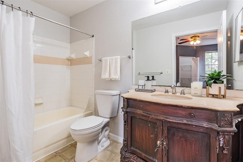 For Sale: $185,000 (3 beds, 2 baths, 1336 Square Feet)