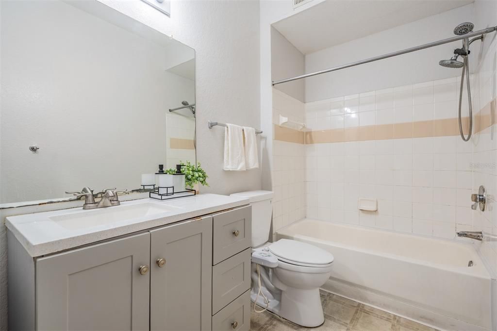 For Sale: $185,000 (3 beds, 2 baths, 1336 Square Feet)