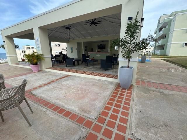 For Sale: $325,000 (3 beds, 2 baths, 1300 Square Feet)