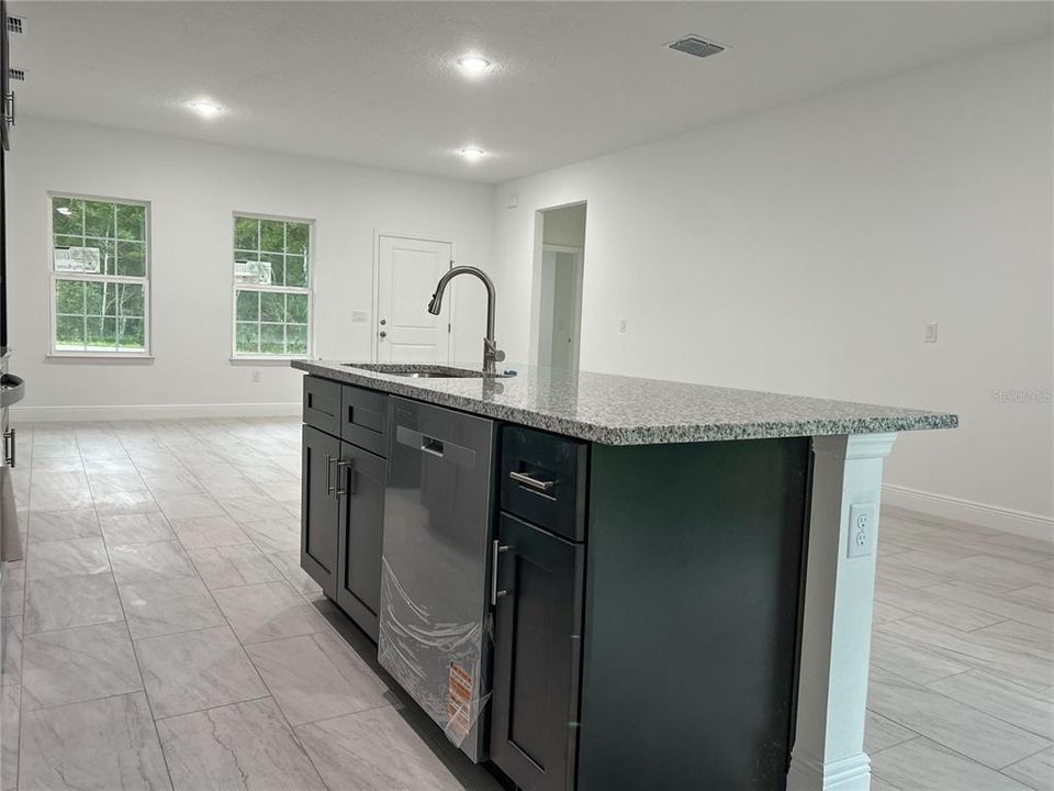 For Sale: $269,900 (4 beds, 2 baths, 1580 Square Feet)