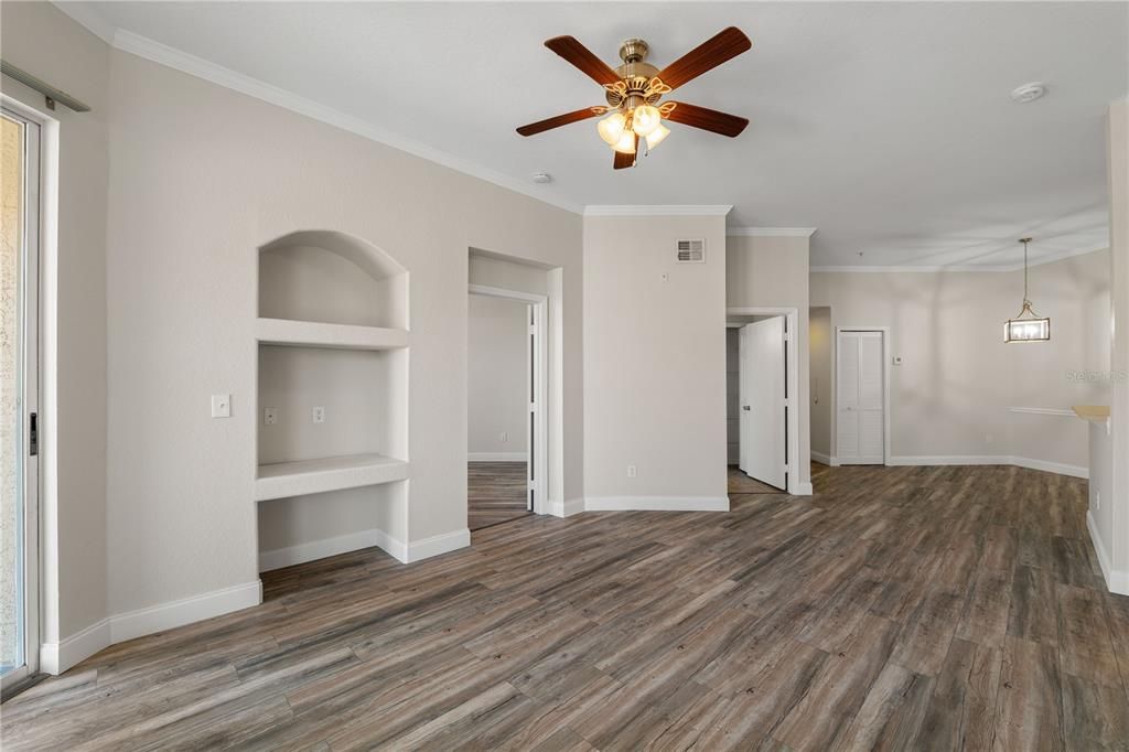 合同活跃: $230,000 (2 贝兹, 2 浴室, 1104 平方英尺)