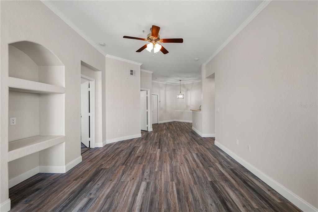 合同活跃: $230,000 (2 贝兹, 2 浴室, 1104 平方英尺)