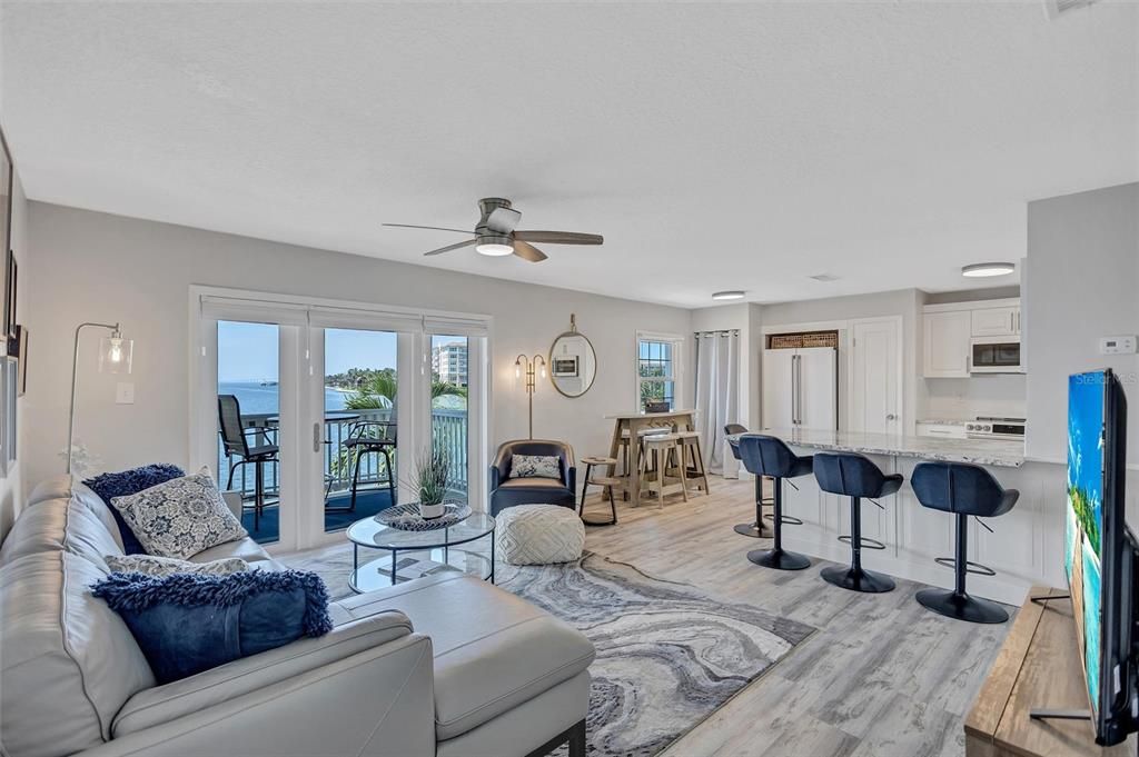 For Sale: $425,000 (2 beds, 1 baths, 825 Square Feet)