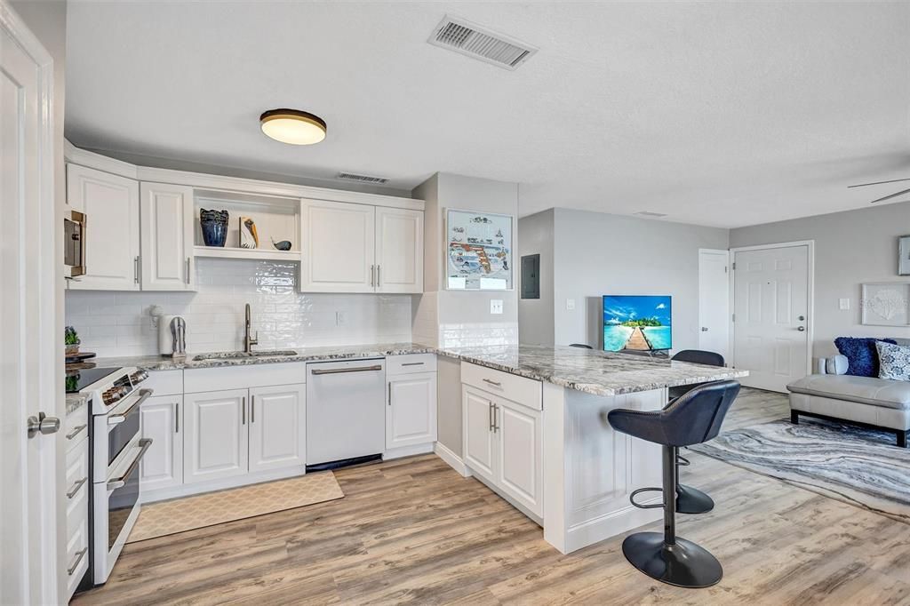 For Sale: $425,000 (2 beds, 1 baths, 825 Square Feet)