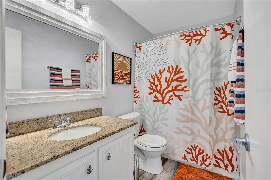 For Sale: $425,000 (2 beds, 1 baths, 825 Square Feet)