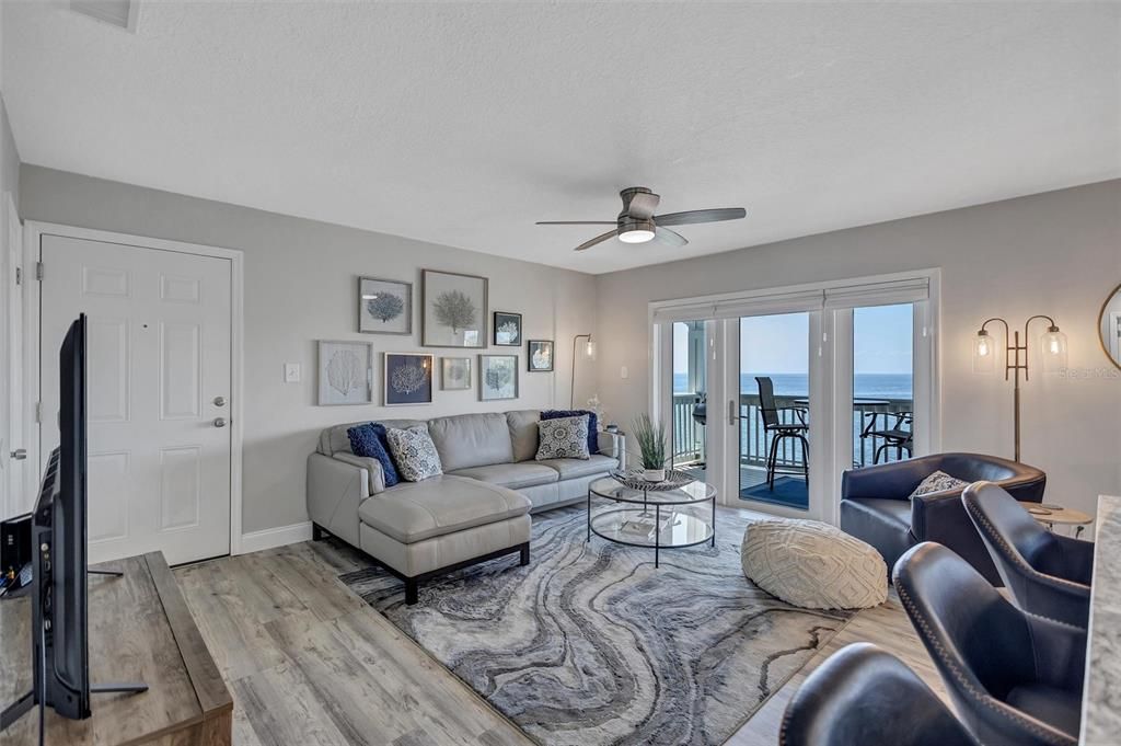 For Sale: $425,000 (2 beds, 1 baths, 825 Square Feet)