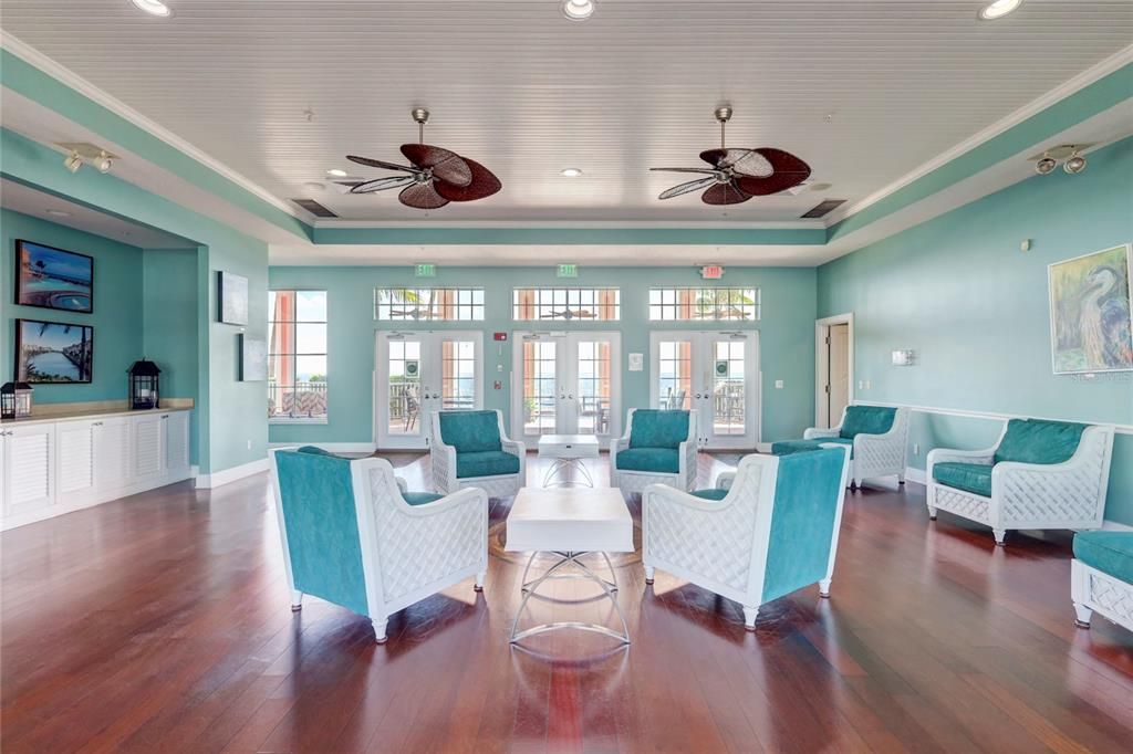 For Sale: $425,000 (2 beds, 1 baths, 825 Square Feet)