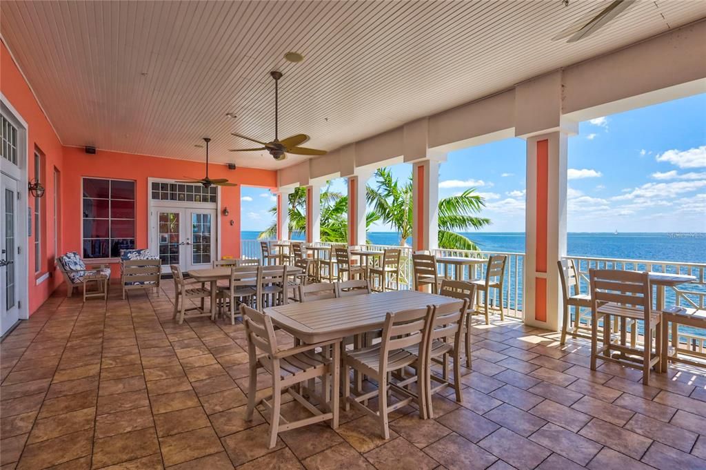 For Sale: $425,000 (2 beds, 1 baths, 825 Square Feet)