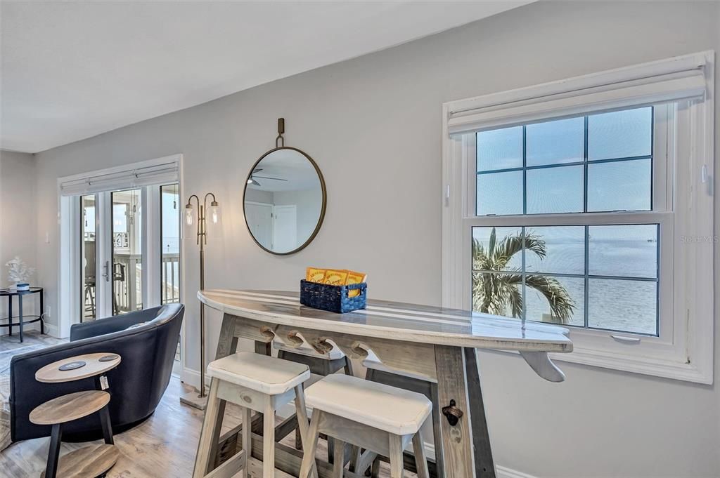 For Sale: $425,000 (2 beds, 1 baths, 825 Square Feet)