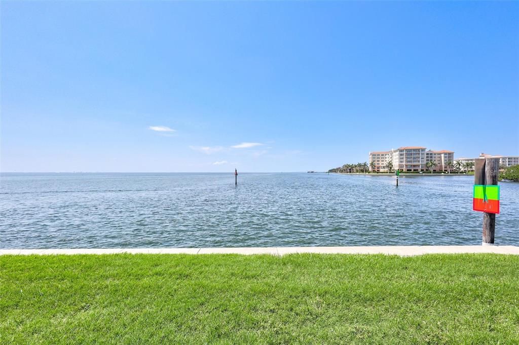 For Sale: $425,000 (2 beds, 1 baths, 825 Square Feet)