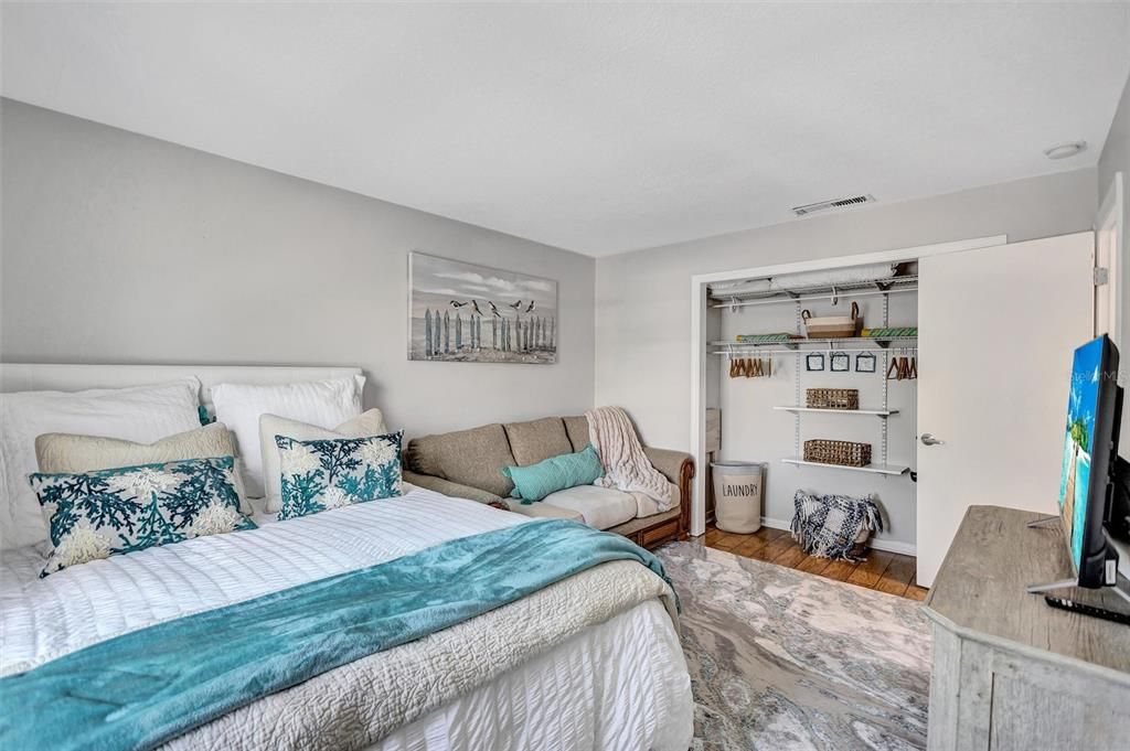 For Sale: $425,000 (2 beds, 1 baths, 825 Square Feet)