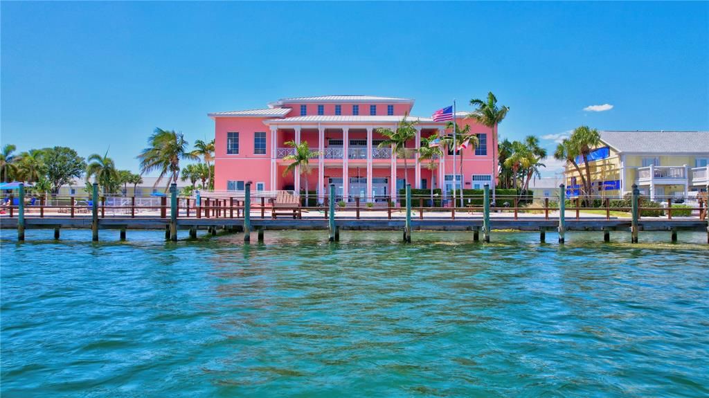 For Sale: $425,000 (2 beds, 1 baths, 825 Square Feet)