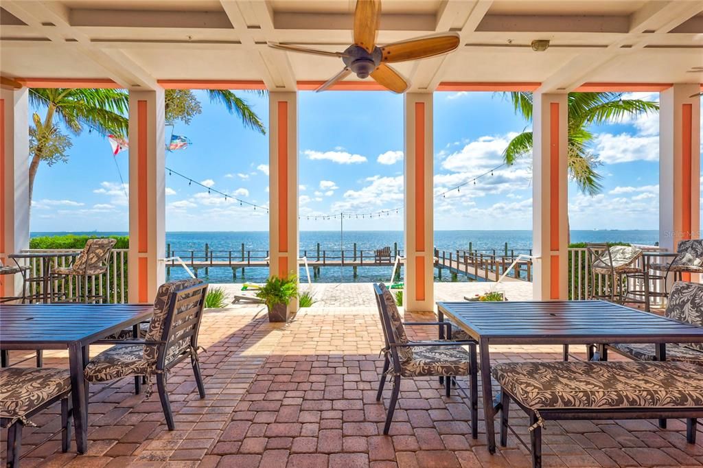 For Sale: $425,000 (2 beds, 1 baths, 825 Square Feet)