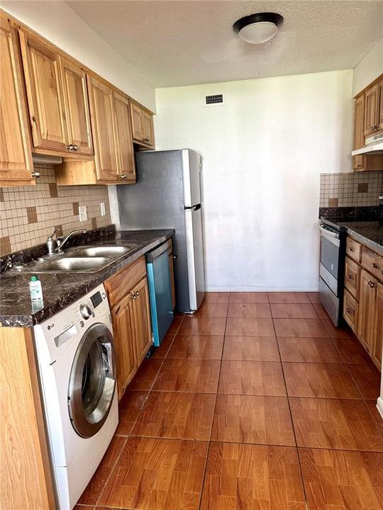 В аренду: $1,595 (1 спален, 1 ванн, 713 Квадратных фут)