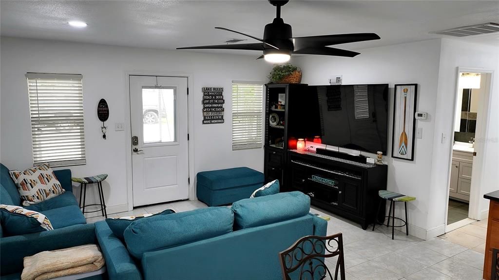 For Sale: $299,000 (3 beds, 2 baths, 1168 Square Feet)