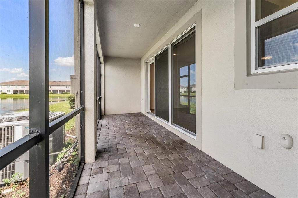 Activo con contrato: $424,999 (3 camas, 2 baños, 2243 Pies cuadrados)