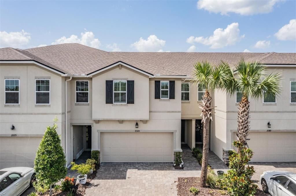 Activo con contrato: $424,999 (3 camas, 2 baños, 2243 Pies cuadrados)