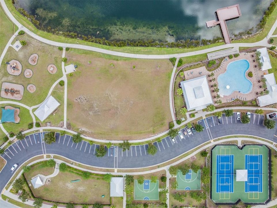 Activo con contrato: $424,999 (3 camas, 2 baños, 2243 Pies cuadrados)