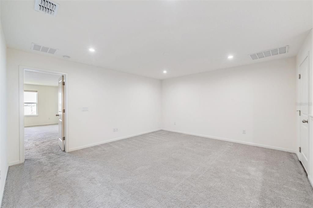 Activo con contrato: $424,999 (3 camas, 2 baños, 2243 Pies cuadrados)