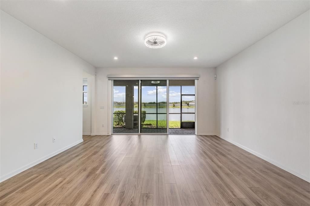 Activo con contrato: $424,999 (3 camas, 2 baños, 2243 Pies cuadrados)