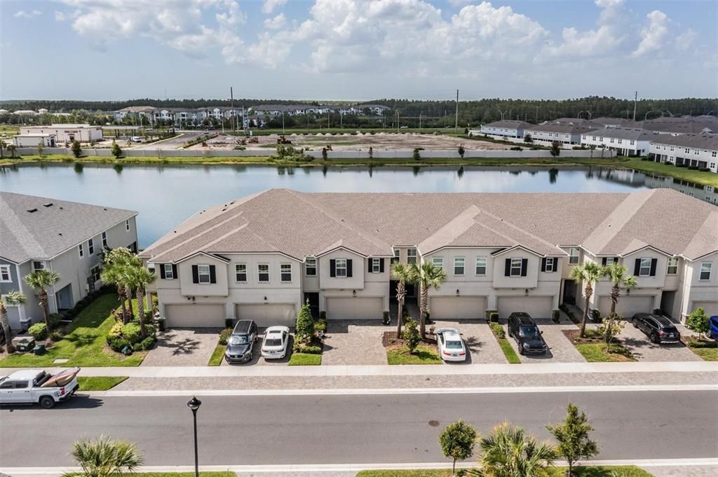 Activo con contrato: $424,999 (3 camas, 2 baños, 2243 Pies cuadrados)