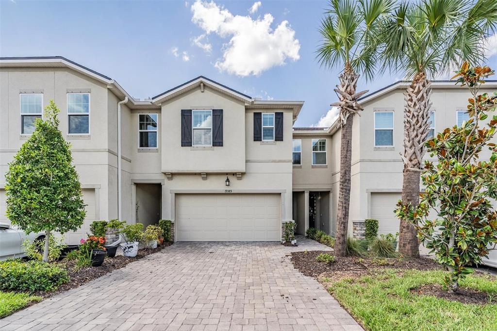 Activo con contrato: $424,999 (3 camas, 2 baños, 2243 Pies cuadrados)