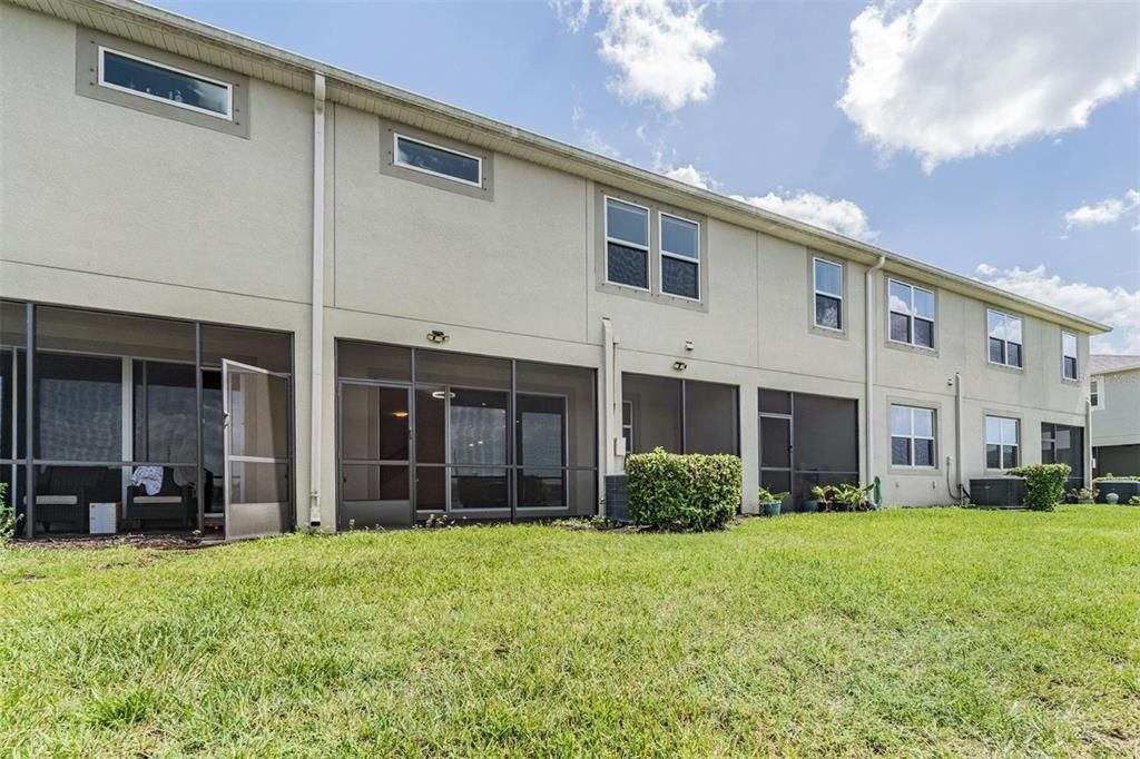 Activo con contrato: $424,999 (3 camas, 2 baños, 2243 Pies cuadrados)