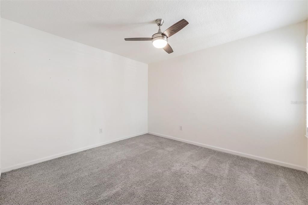 Activo con contrato: $424,999 (3 camas, 2 baños, 2243 Pies cuadrados)