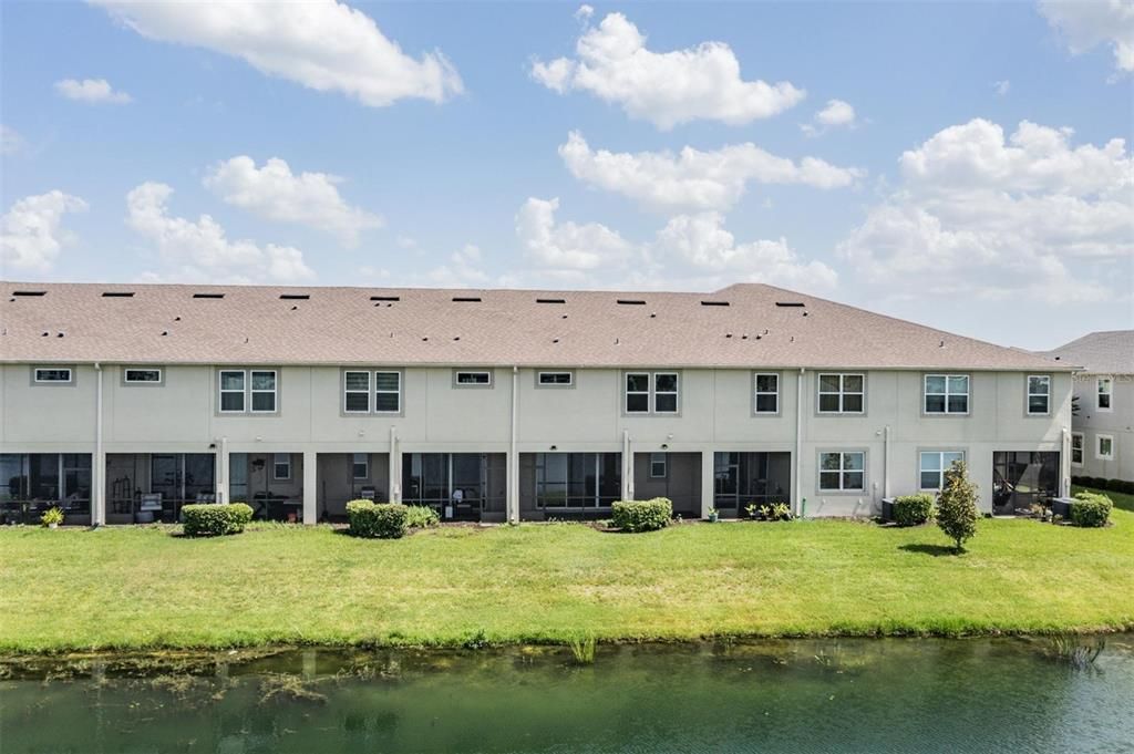 Activo con contrato: $424,999 (3 camas, 2 baños, 2243 Pies cuadrados)