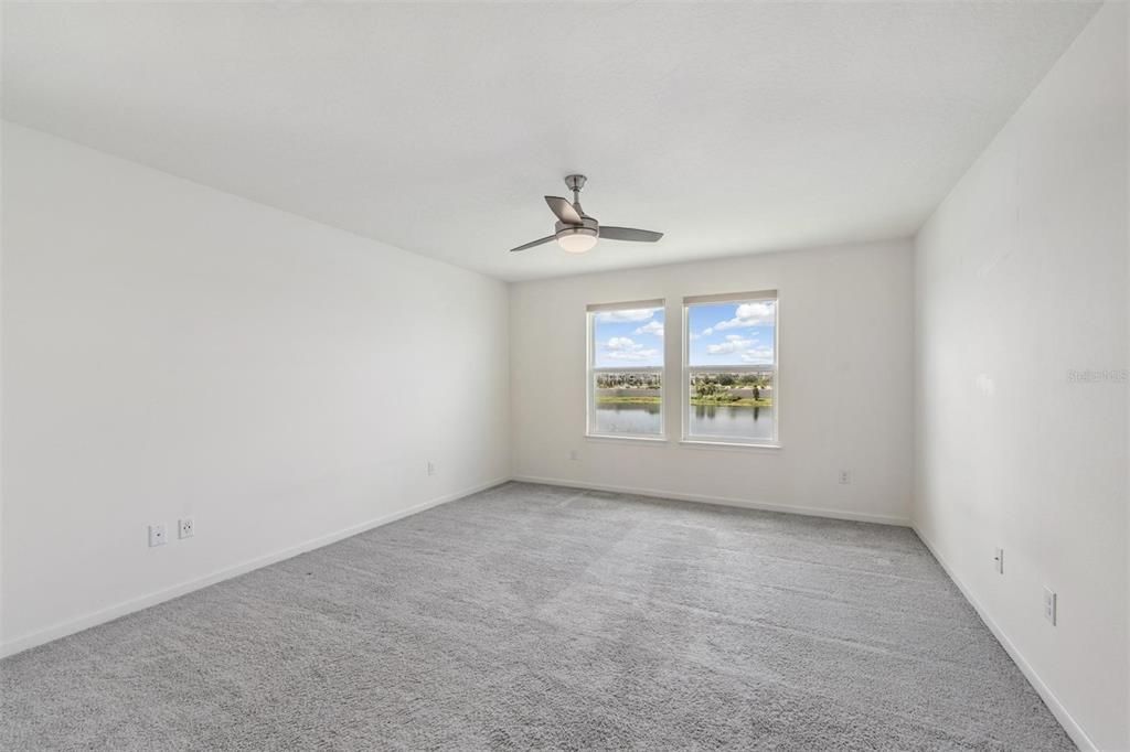 Activo con contrato: $424,999 (3 camas, 2 baños, 2243 Pies cuadrados)