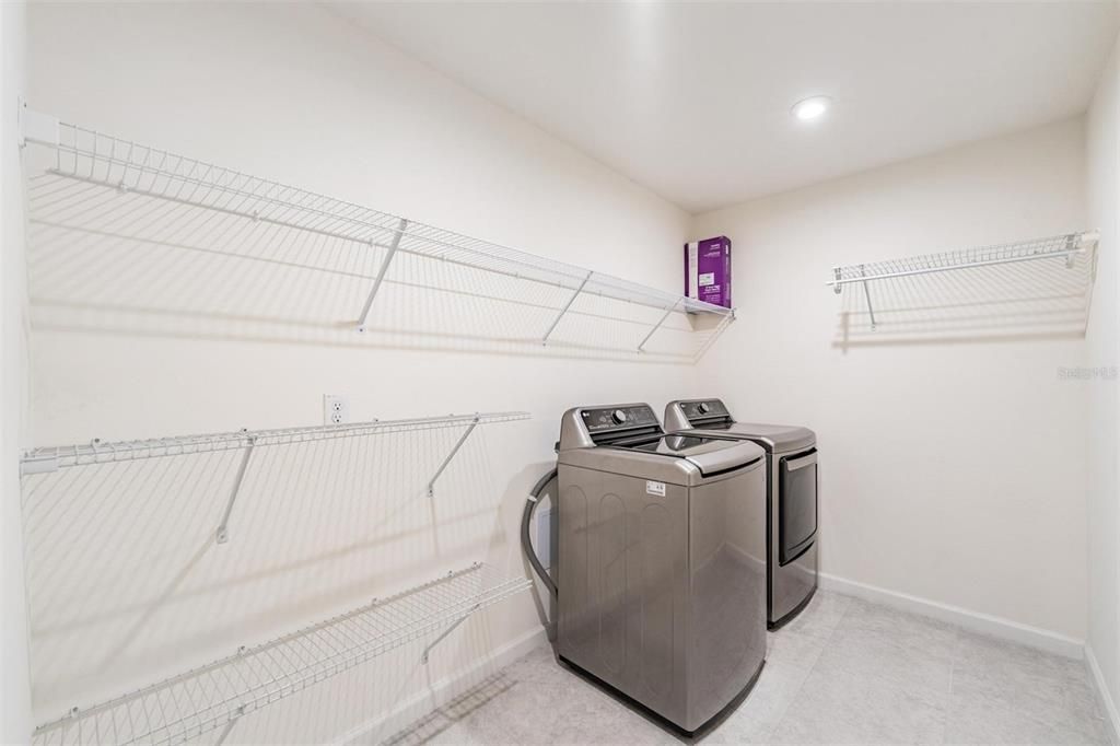 Activo con contrato: $424,999 (3 camas, 2 baños, 2243 Pies cuadrados)