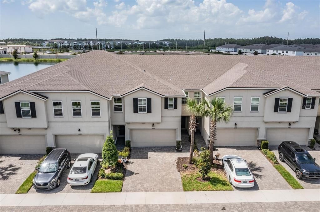 Activo con contrato: $424,999 (3 camas, 2 baños, 2243 Pies cuadrados)