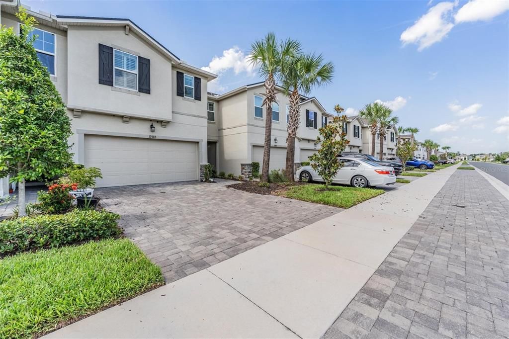 Activo con contrato: $424,999 (3 camas, 2 baños, 2243 Pies cuadrados)