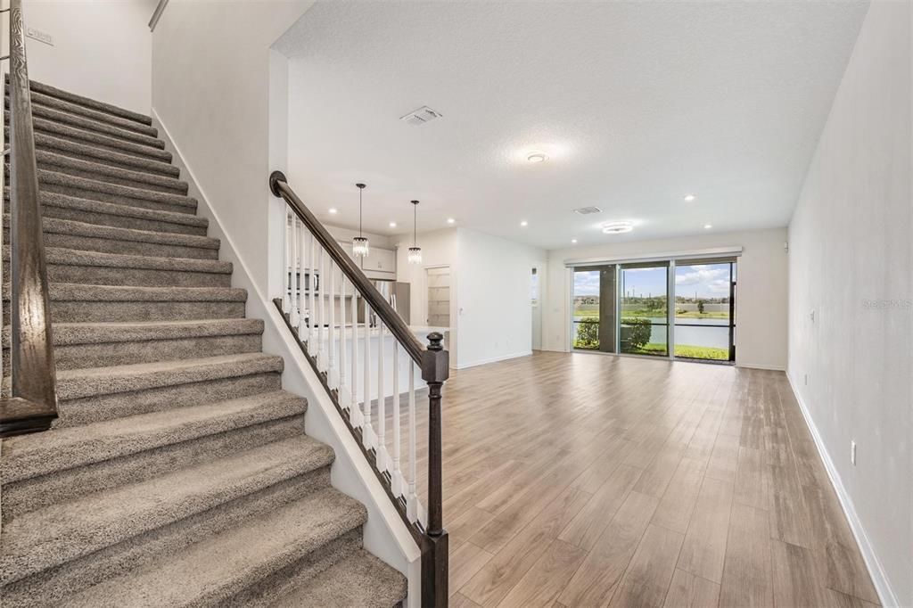 Activo con contrato: $424,999 (3 camas, 2 baños, 2243 Pies cuadrados)