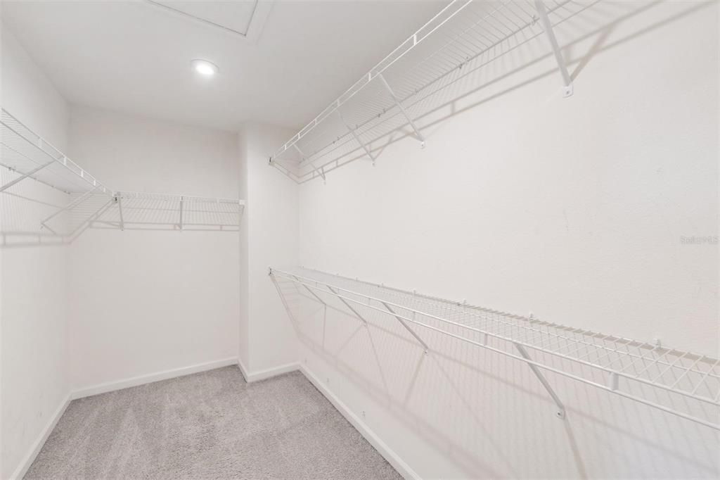 Activo con contrato: $424,999 (3 camas, 2 baños, 2243 Pies cuadrados)