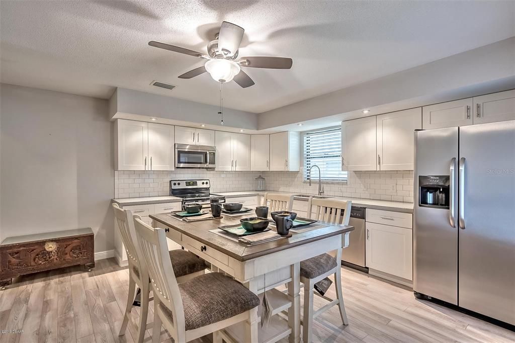 For Sale: $159,900 (2 beds, 1 baths, 1164 Square Feet)