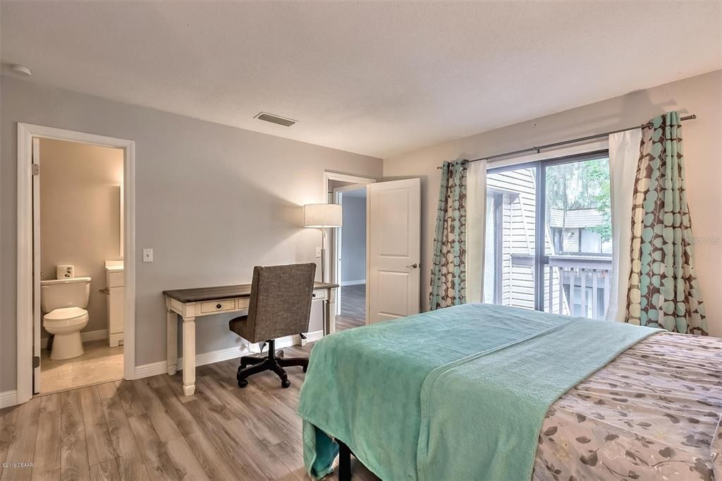 For Sale: $159,900 (2 beds, 1 baths, 1164 Square Feet)