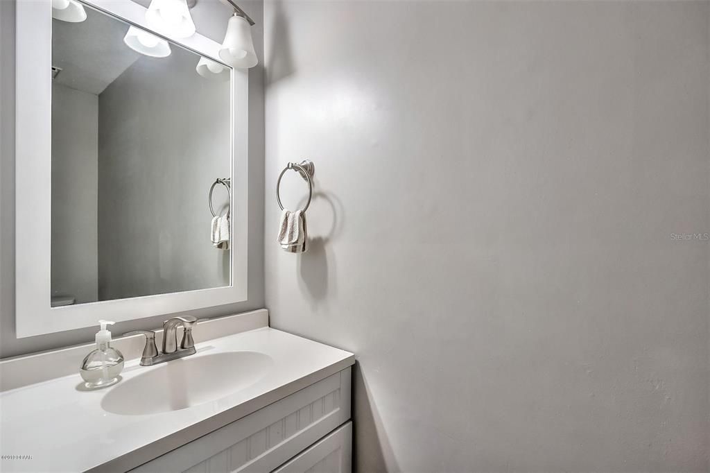 For Sale: $159,900 (2 beds, 1 baths, 1164 Square Feet)