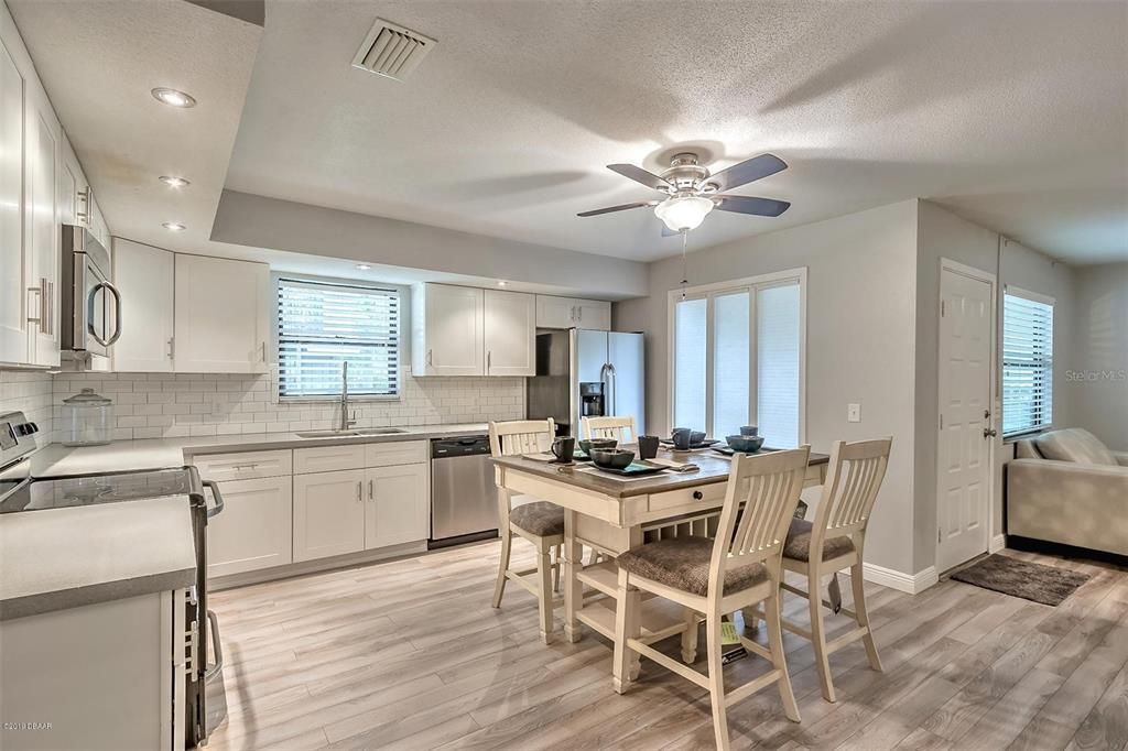 For Sale: $159,900 (2 beds, 1 baths, 1164 Square Feet)