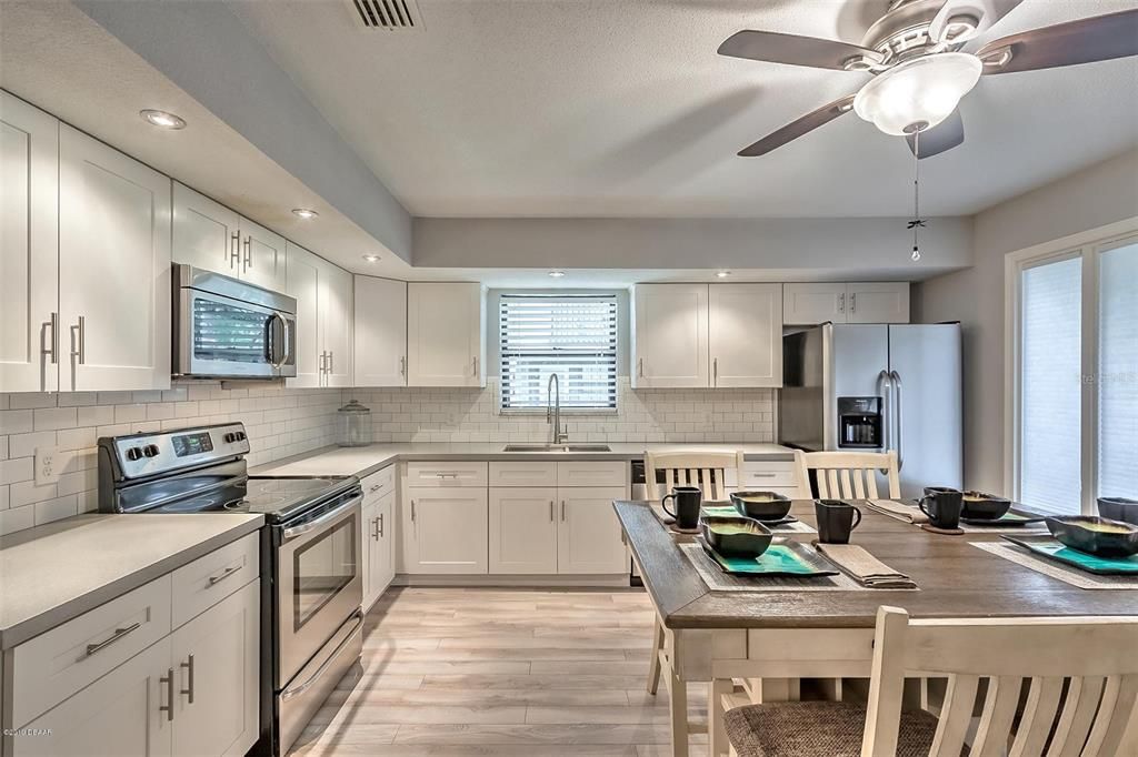 For Sale: $159,900 (2 beds, 1 baths, 1164 Square Feet)