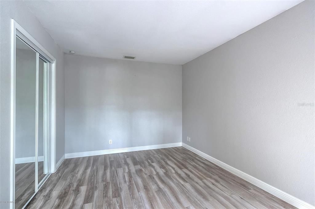 For Sale: $159,900 (2 beds, 1 baths, 1164 Square Feet)