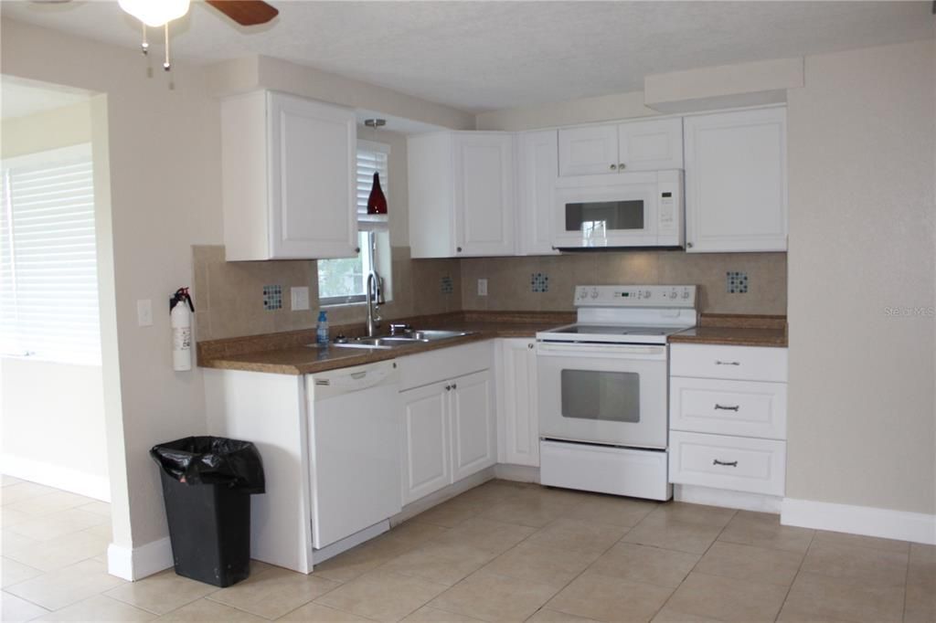 En Venta: $305,000 (2 camas, 0 baños, 1294 Pies cuadrados)