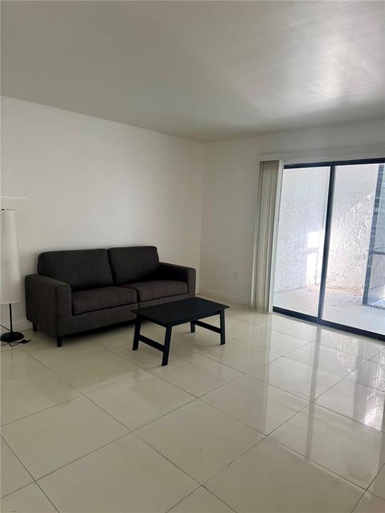 В аренду: $1,595 (1 спален, 1 ванн, 713 Квадратных фут)