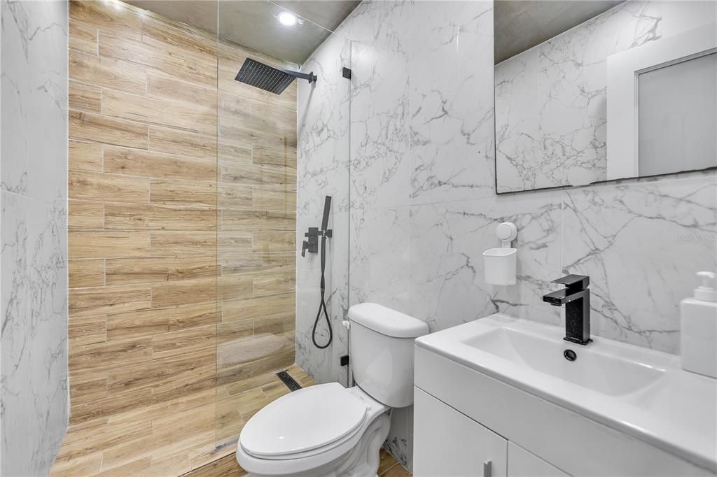 На продажу: $269,000 (2 спален, 1 ванн, 350 Квадратных фут)